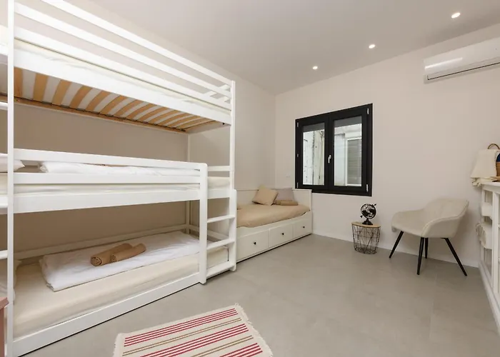 Eva Ommm * Limenas (Thasos)